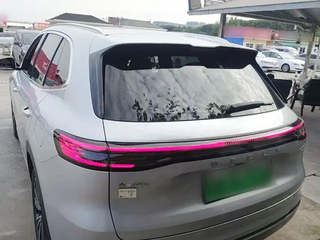 Geely Galaxy Starship 7 EM-i — Фото автомобиля 5