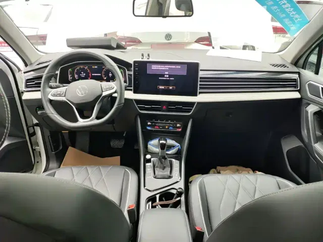 Volkswagen Tiguan L — Фото автомобиля 9