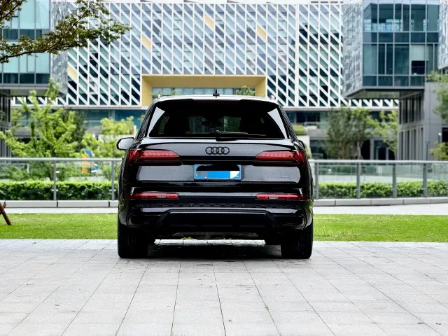 Audi Q7 — Фото автомобиля 8