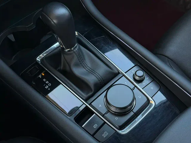 Mazda Axela — Фото автомобиля 11