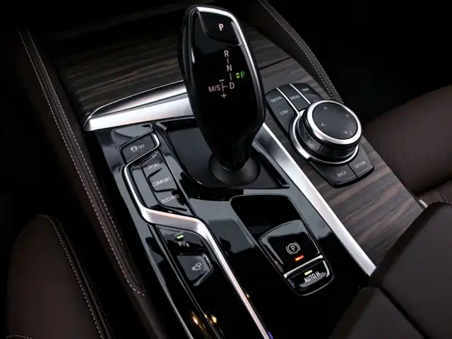 BMW 5 Series — Фото автомобиля 10