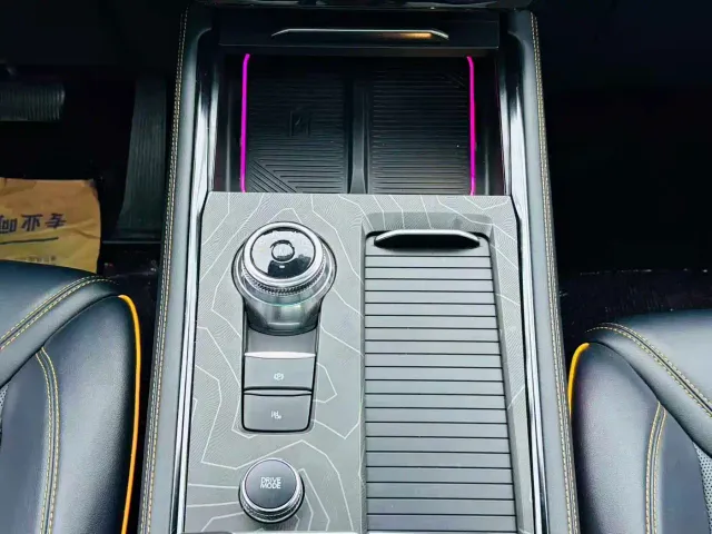 Ford Explorer — Фото автомобиля 14