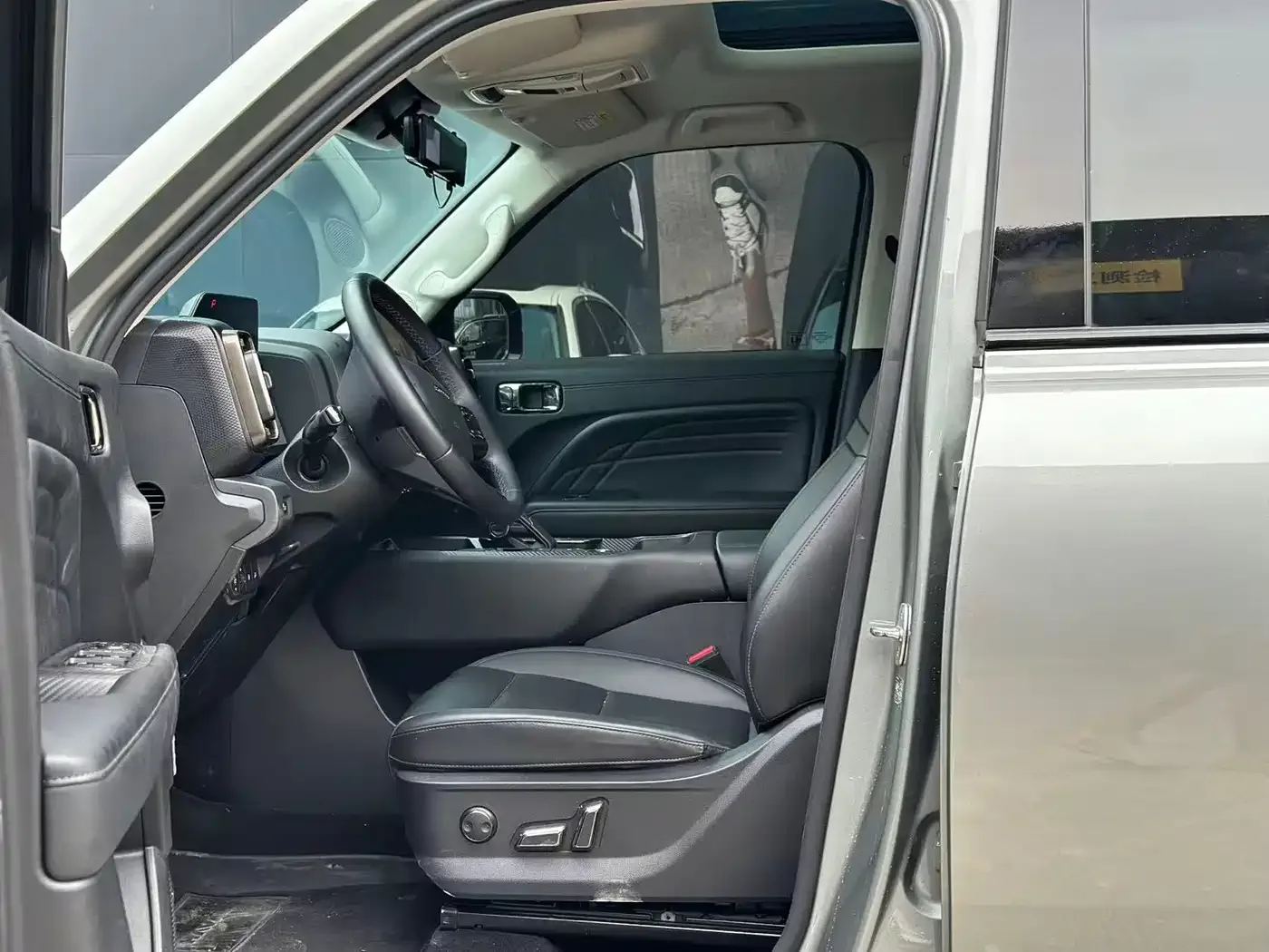 Haval Haval Meng Long NEV 2023 Model Hi4 145 Explorer Edition — Фото автомобиля 3