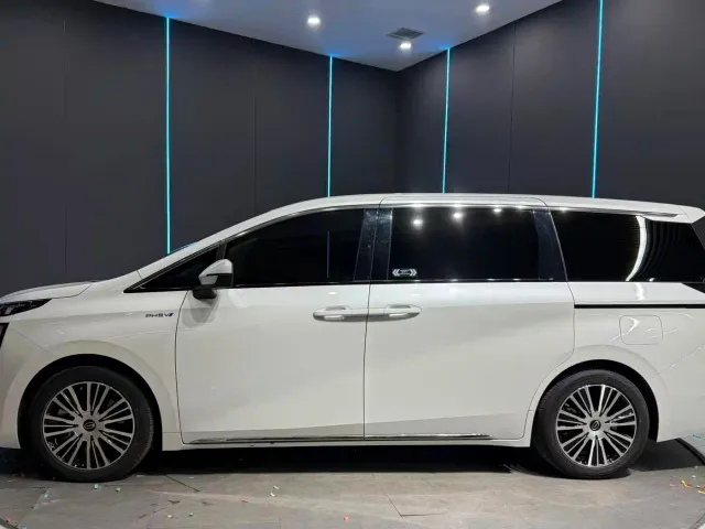 GAC Trumpchi E8 — Фото автомобиля 4