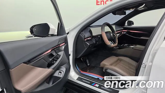 BMW 5 Series G60 — Фото автомобиля 9
