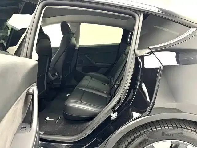 Tesla Model Y — Фото автомобиля 6