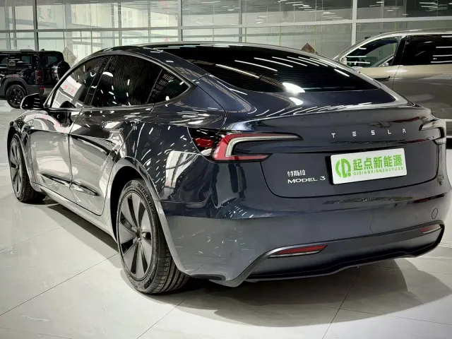 Tesla Model 3 — Фото автомобиля 2