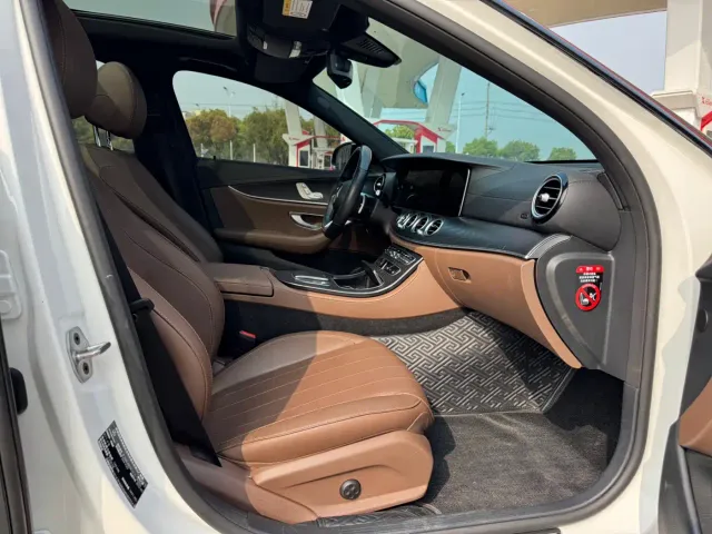 Mercedes-Benz E-Class — Фото автомобиля 8