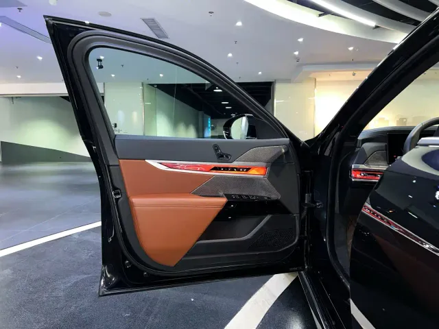 BMW i7 — Фото автомобиля 6