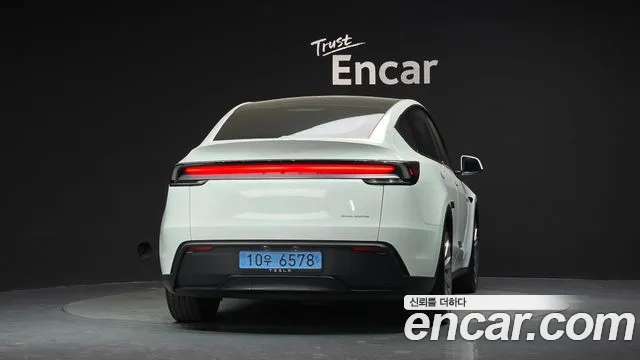 Tesla Model Y — Фото автомобиля 4
