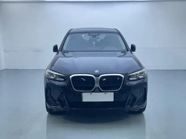 BMW iX3 — Фото автомобиля 2