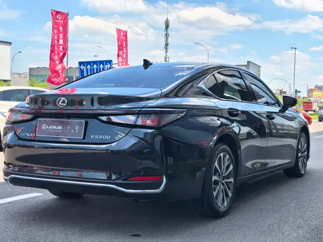 Lexus ES — Фото автомобиля 12
