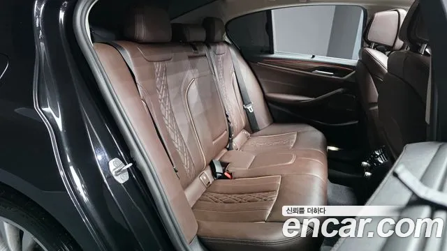 BMW 5 Series G30 — Фото автомобиля 12