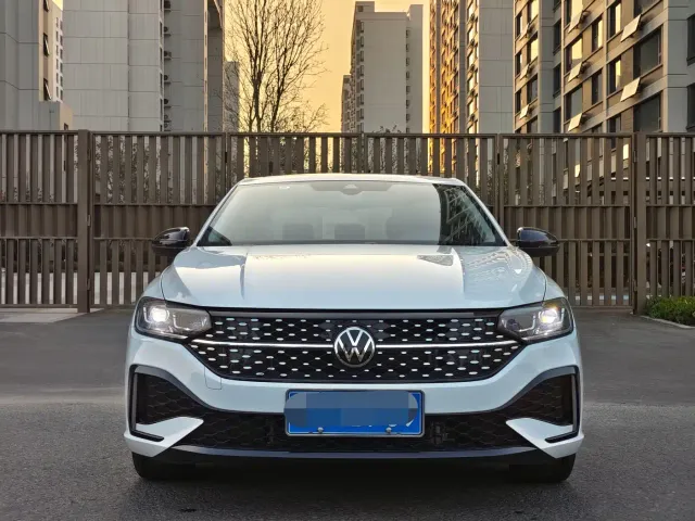 Volkswagen Lavida — Фото автомобиля 2