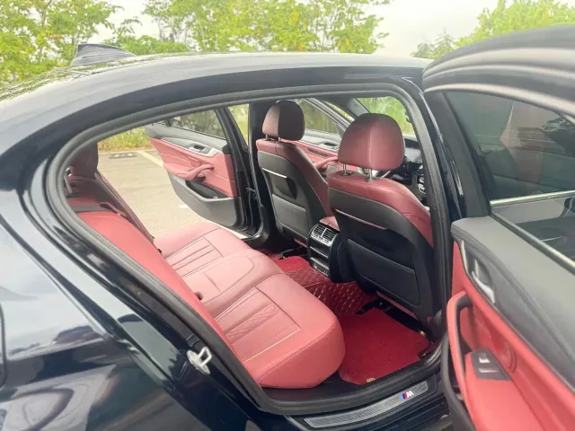 BMW 5 Series — Фото автомобиля 9