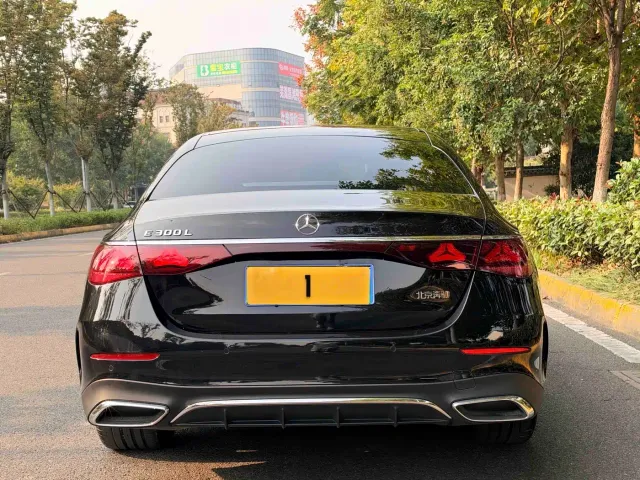 Mercedes-Benz E-Class — Фото автомобиля 4