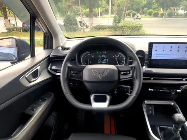 Wuling Jiachen — Фото автомобиля 10
