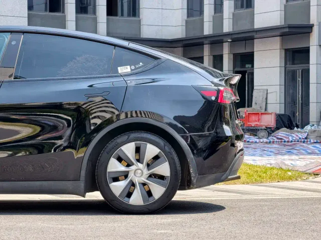 Tesla Model Y — Фото автомобиля 4