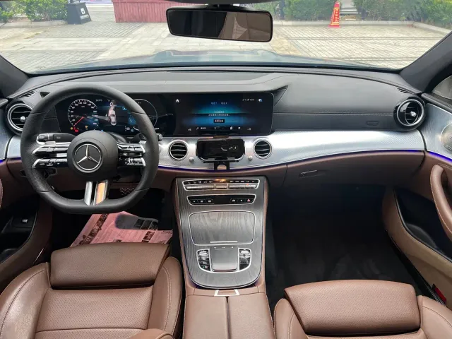 Mercedes-Benz E-Class — Фото автомобиля 7