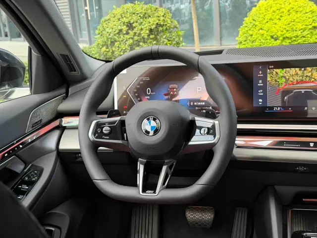 BMW 5 Series — Фото автомобиля 10