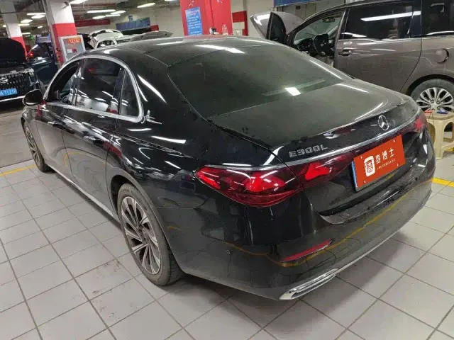 Mercedes-Benz E-Class — Фото автомобиля 5