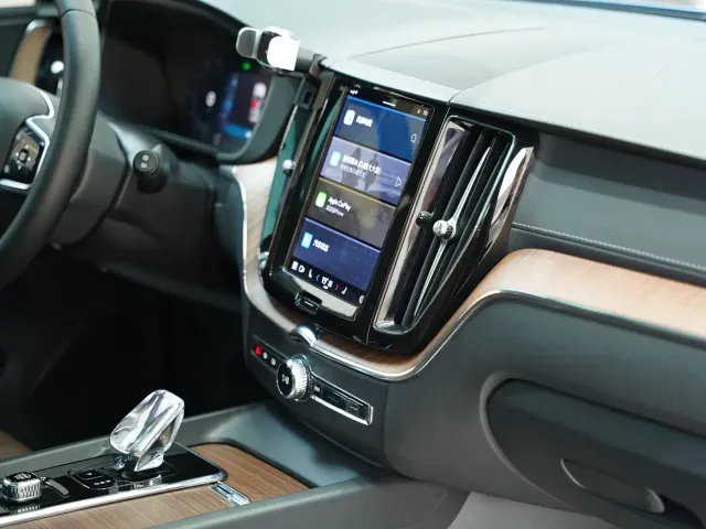 Volvo XC60 — Фото автомобиля 14