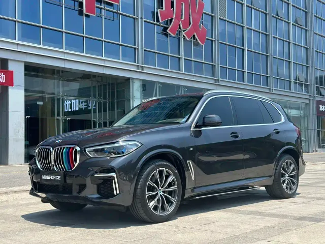 Фотография автомобиля — BMW X5