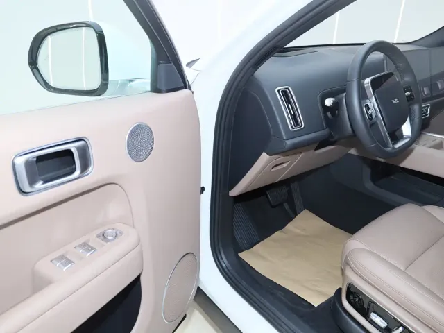 Li Auto L7 — Фото автомобиля 25