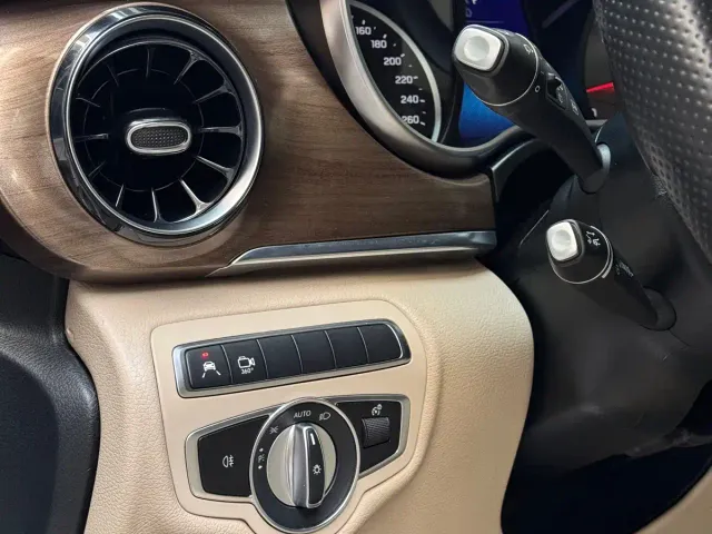 Mercedes-Benz V-Class — Фото автомобиля 11