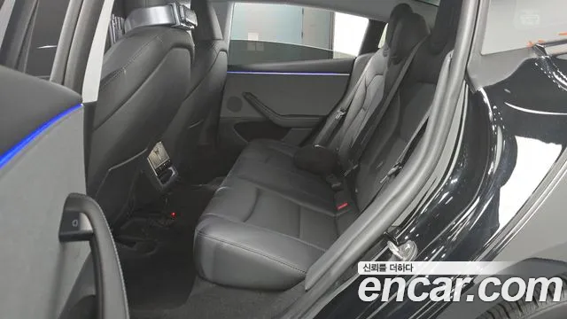 Tesla Model 3 — Фото автомобиля 12