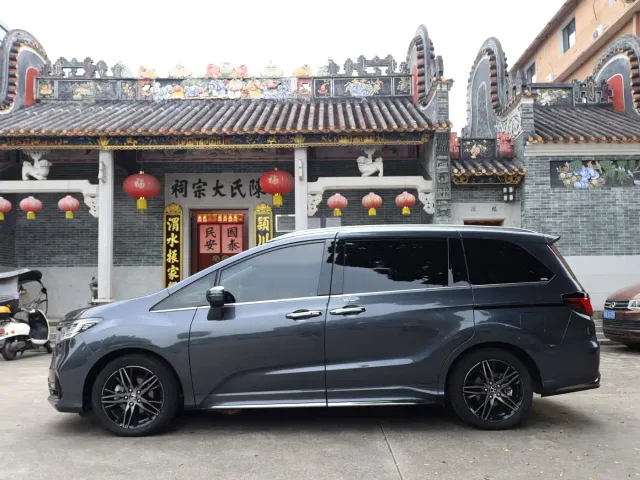 Honda Odyssey 2022 2.0L e:HEV Sharp Supreme Edition — Фото автомобиля 18