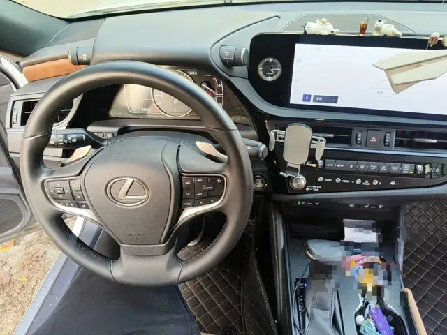 Lexus ES — Фото автомобиля 12