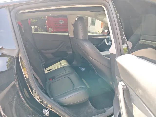 Tesla Model Y — Фото автомобиля 6