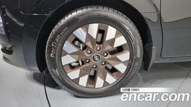 Hyundai Staria Staria 4WD Lounge 7 мест — Фото автомобиля 5