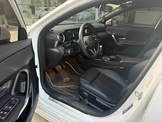 Mercedes-Benz Mercedes-Benz A-Class 2022 A 180 L Sport Sedan — Фото автомобиля 3