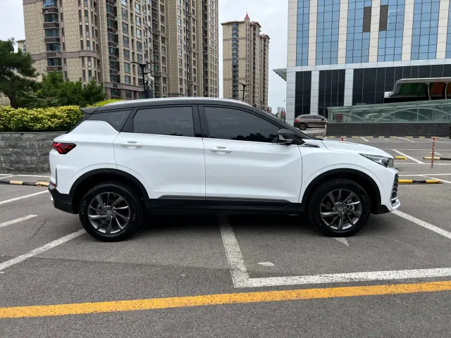 Geely Binyue — Фото автомобиля 7