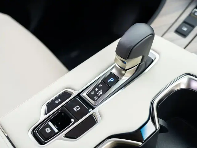 Lexus LM — Фото автомобиля 18