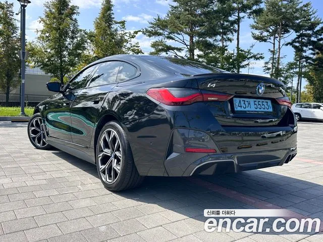 BMW i4 — Фото автомобиля 2