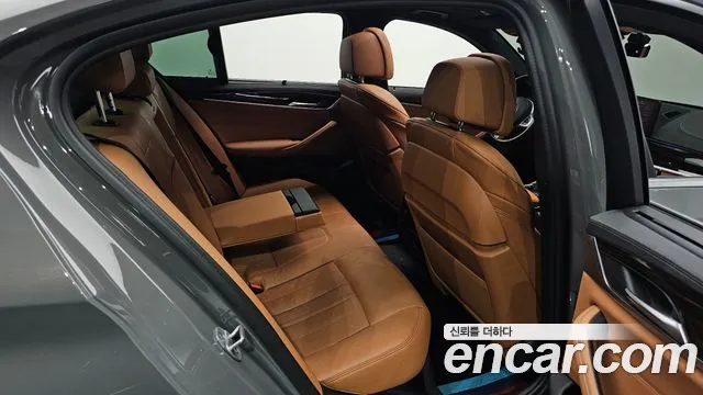 BMW 5 Series G30 — Фото автомобиля 16
