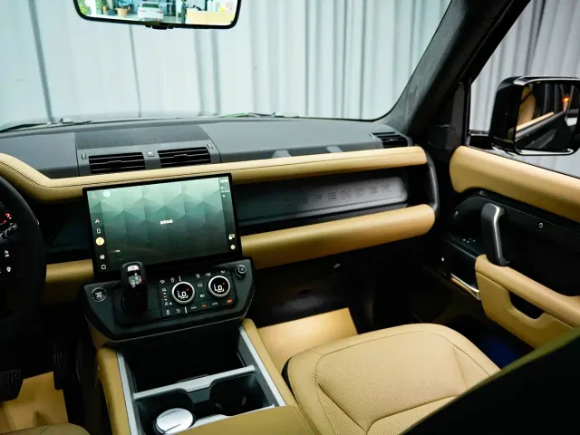 Land Rover Defender — Фото автомобиля 9