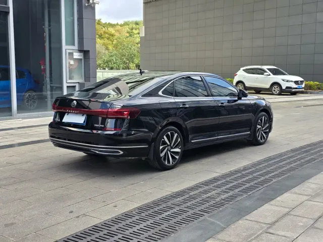 Volkswagen Passat — Фото автомобиля 4