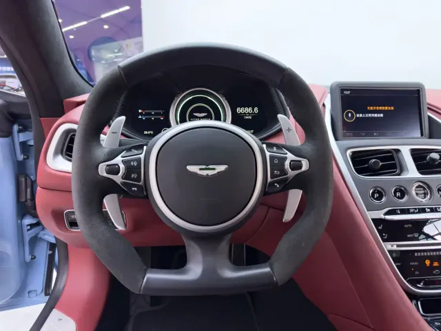 Aston Martin DB11 — Фото автомобиля 18