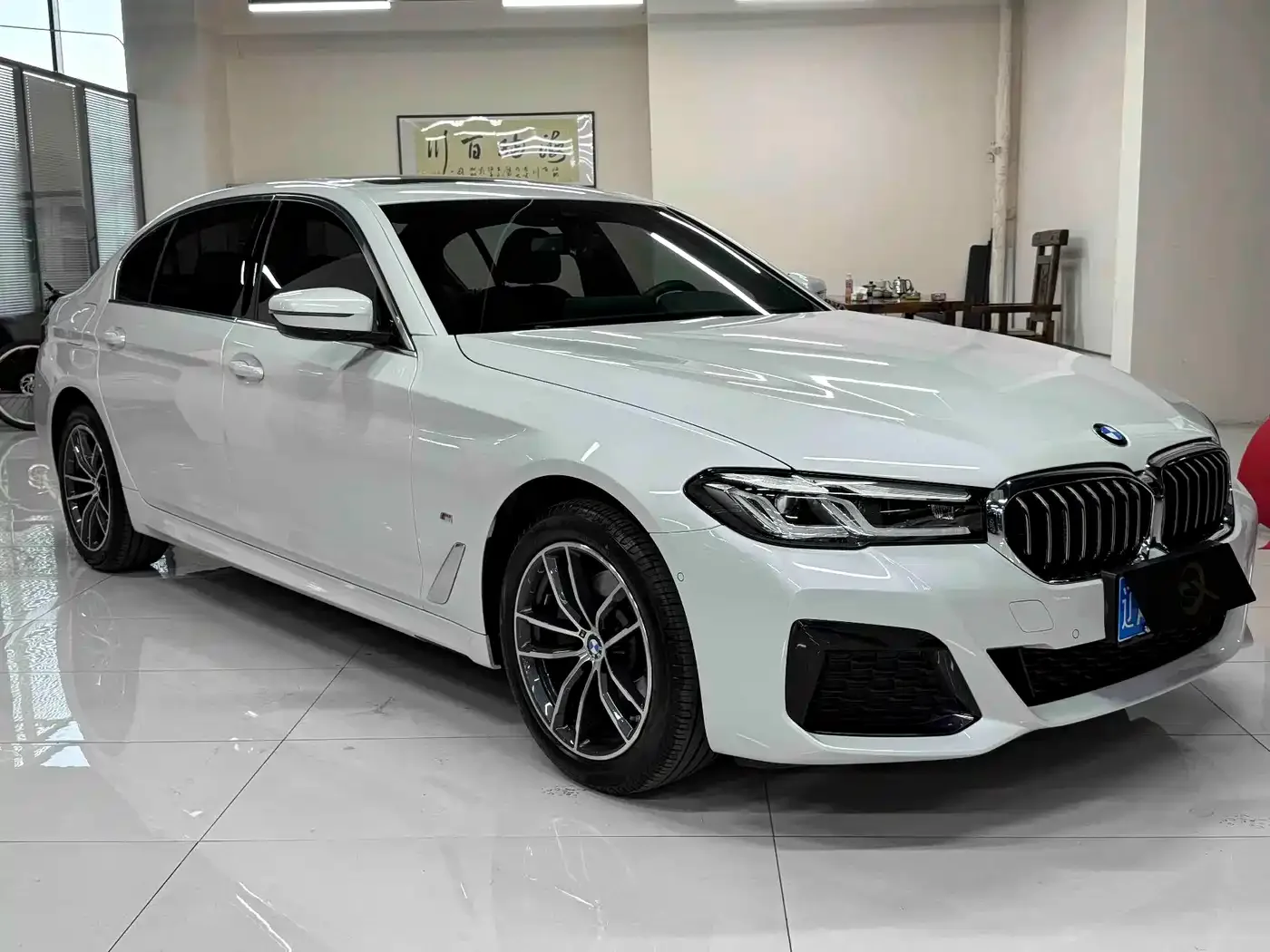 BMW BMW 5 Series 2022 525Li M Sport Package — Фото автомобиля 3