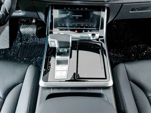 Audi Q8 — Фото автомобиля 15