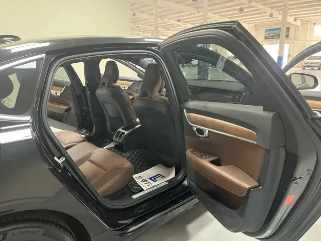 Volvo S90 — Фото автомобиля 13