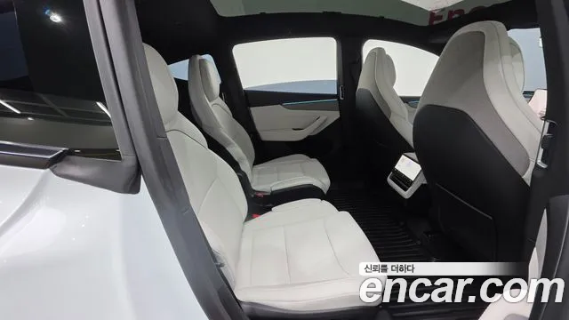 Tesla Model Y — Фото автомобиля 30