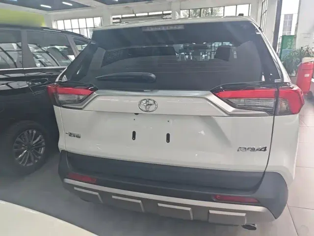Toyota RAV4 — Фото автомобиля 5
