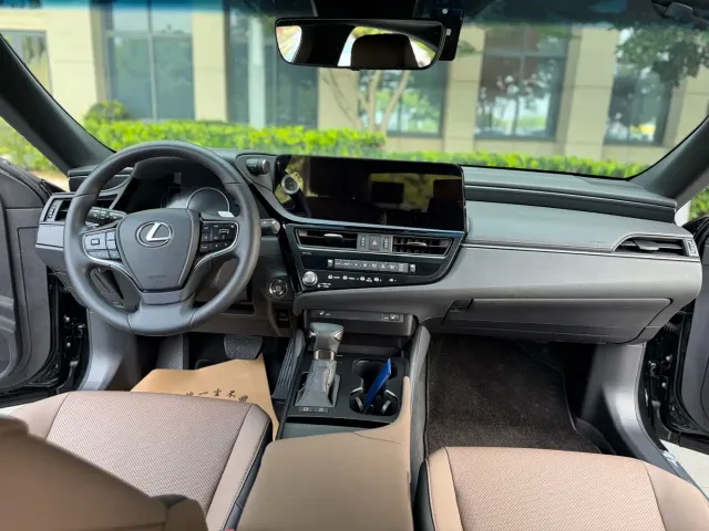 Lexus ES — Фото автомобиля 7