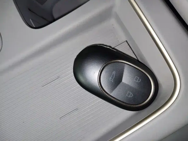 Nio ES8 — Фото автомобиля 8