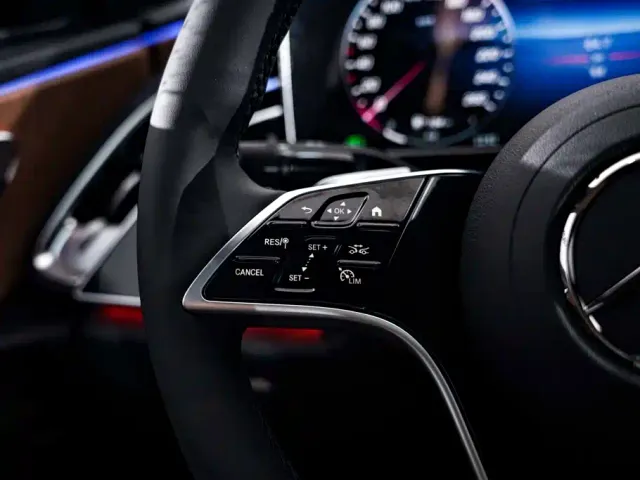 Mercedes-Benz E-Class — Фото автомобиля 25